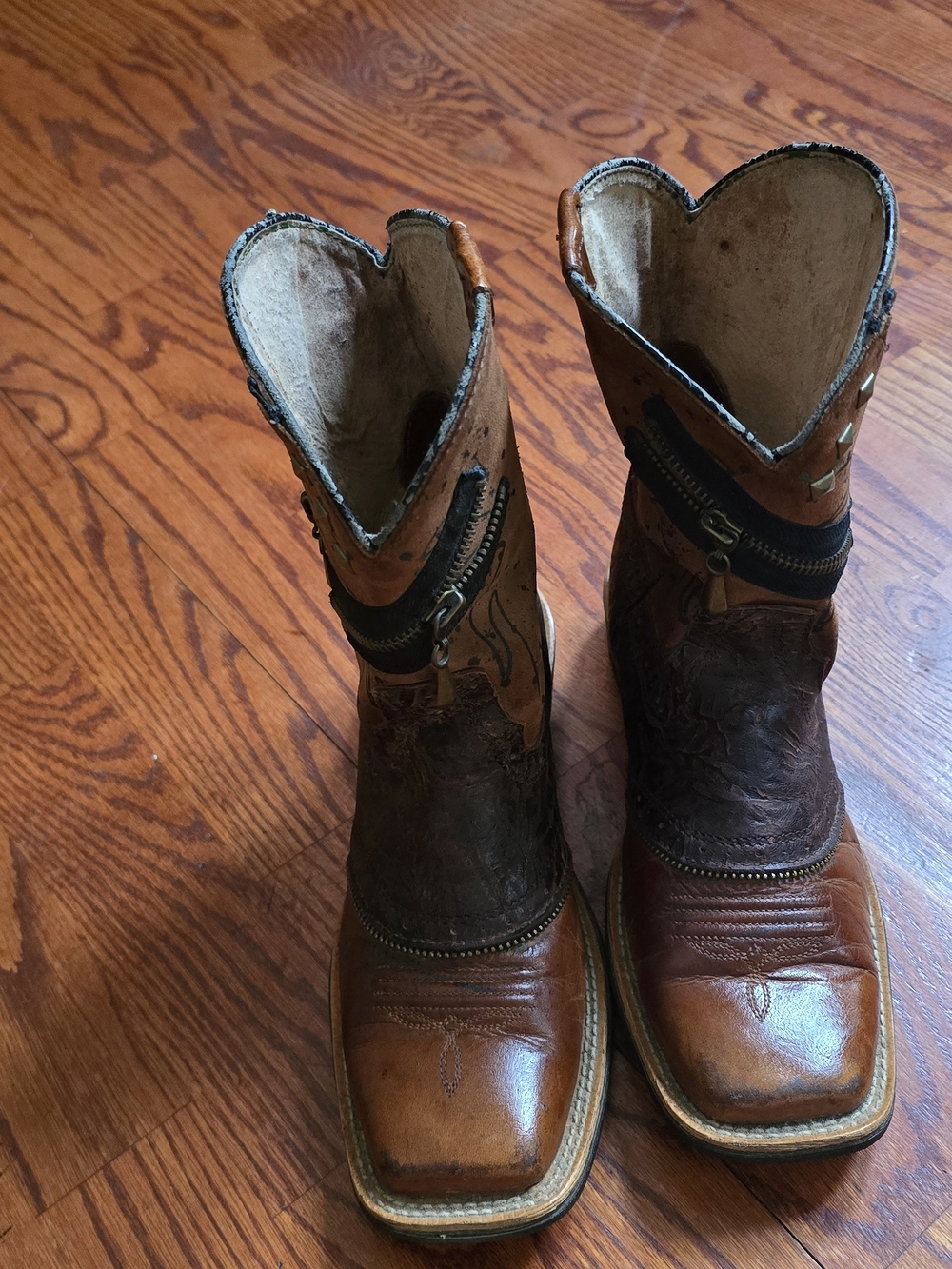 Ariat Women’s Size 7.5 Leather Square Toe Cowboy Boots Zipper Studded Distressed - Picture 8 of 16